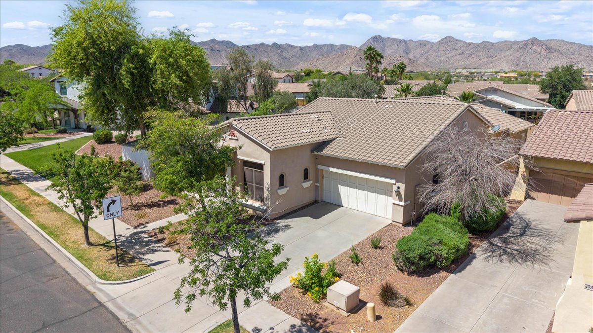 20398 W Thayer