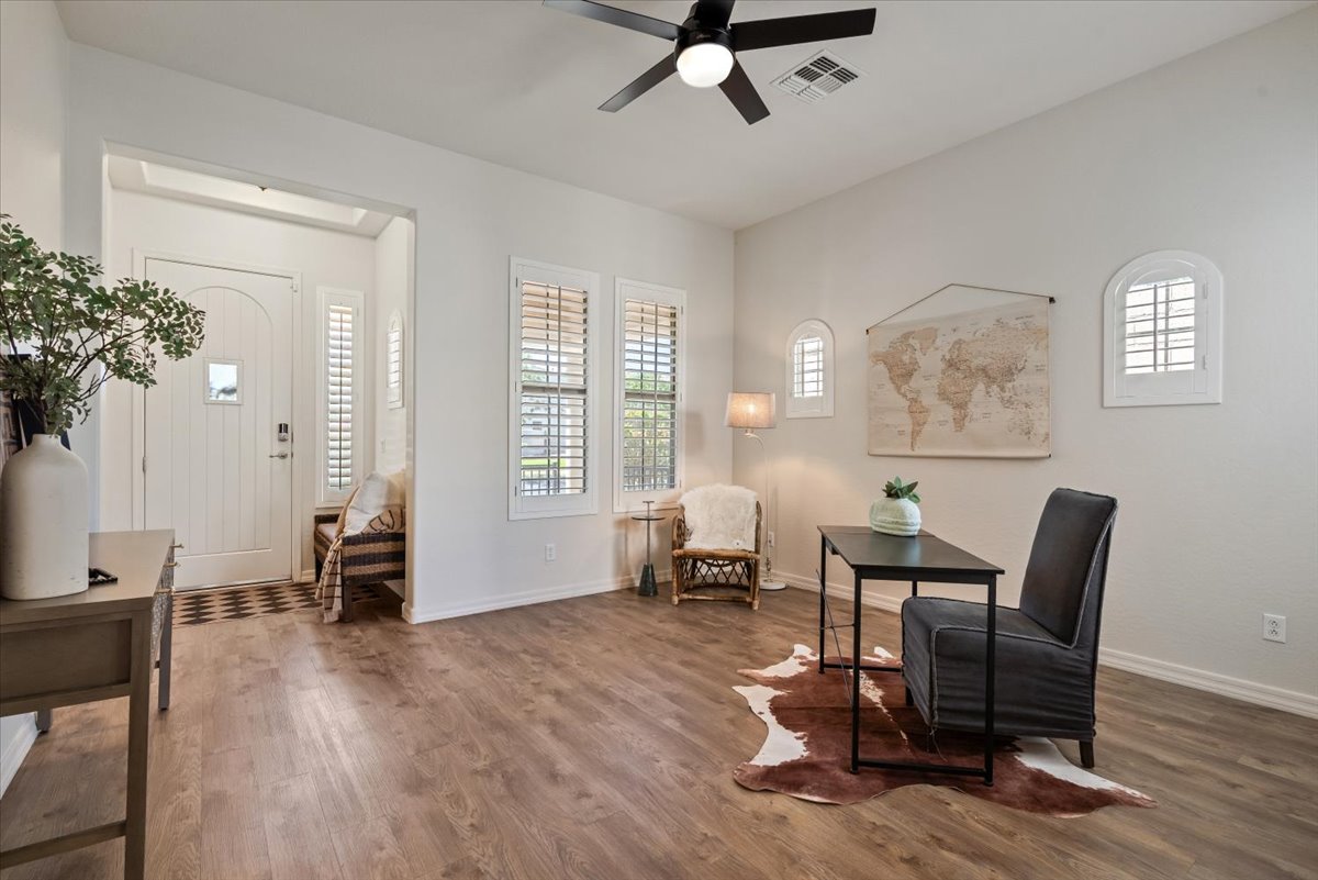 20398 W Thayer
