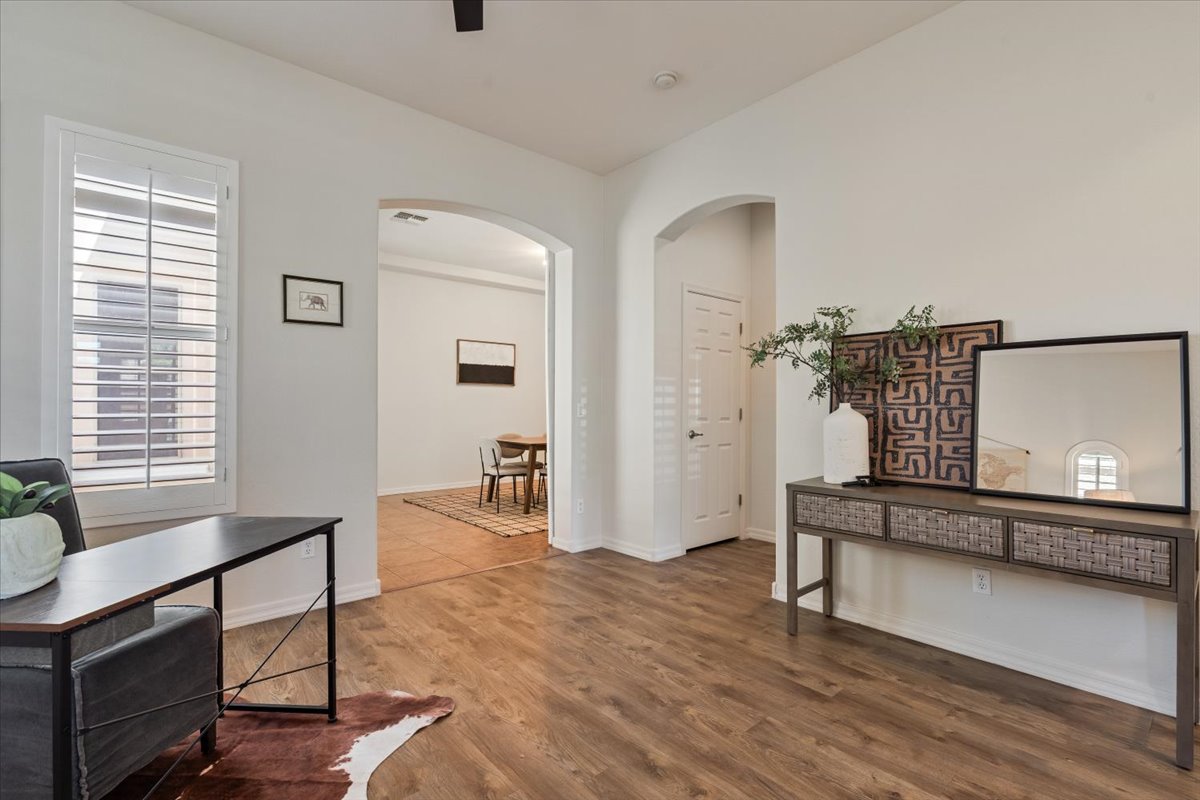20398 W Thayer