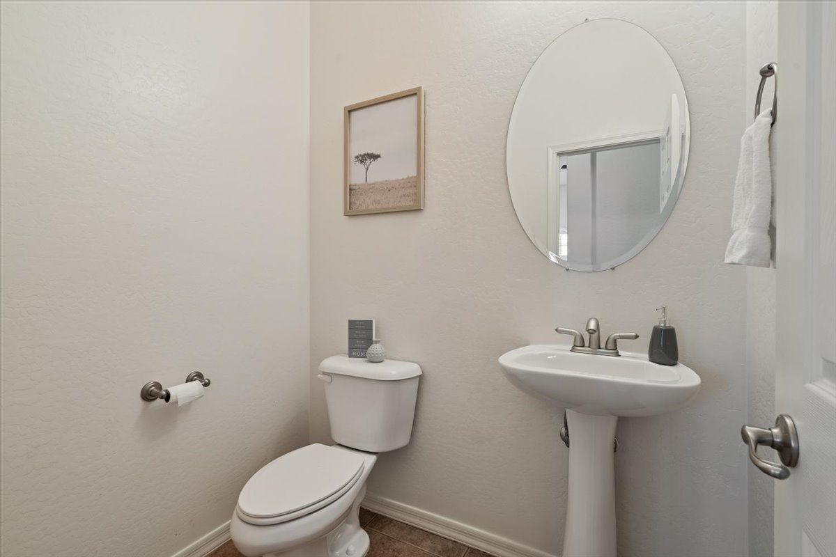 20398 W Thayer