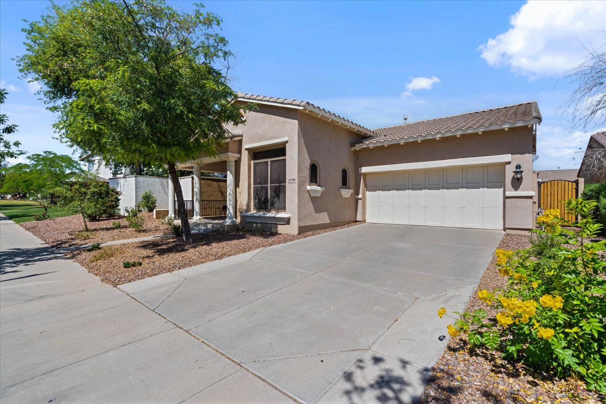 20398 W Thayer — Living Area