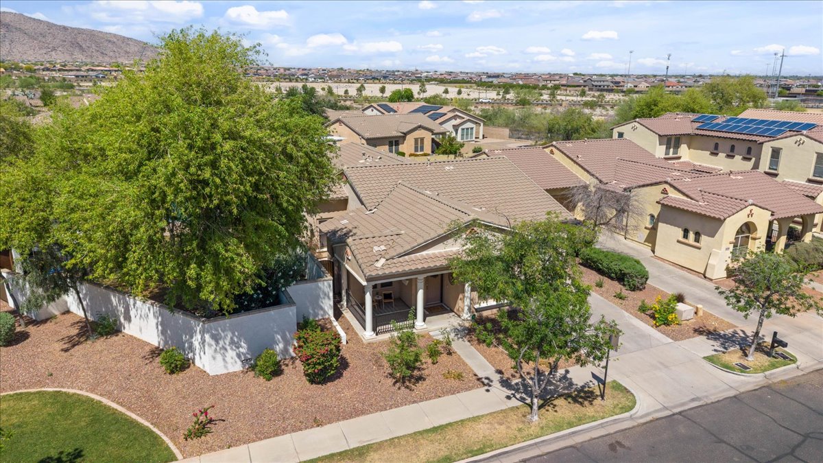 20398 W Thayer